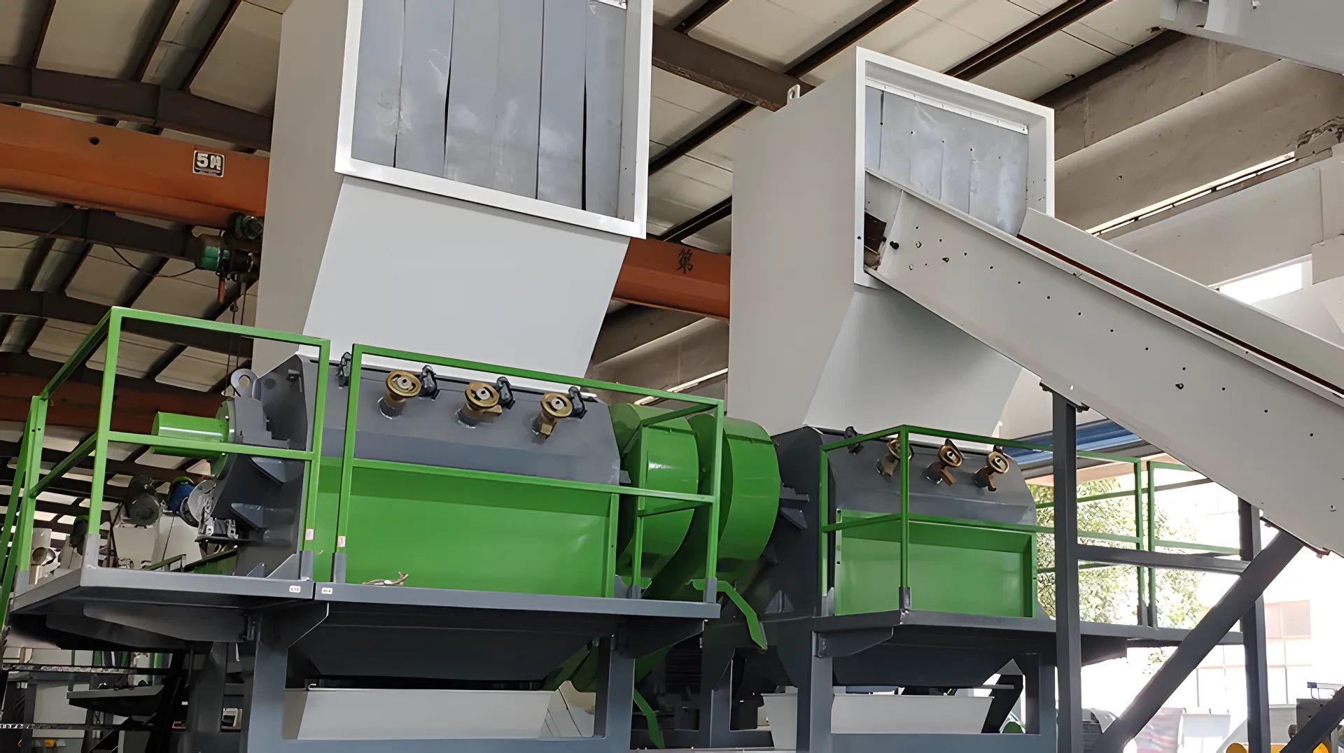 Granulator for PET Flakes:Boosting Efficiency and Quality in Recycling