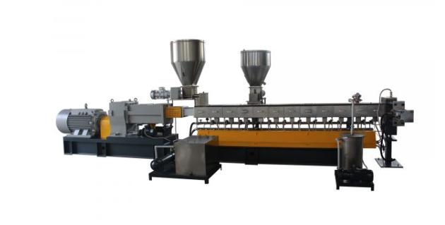 co-rotating-twin-screw-extruder